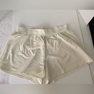 Women’s Beverly Hills Polo Club Off White Poly/Spandex Shorts XL